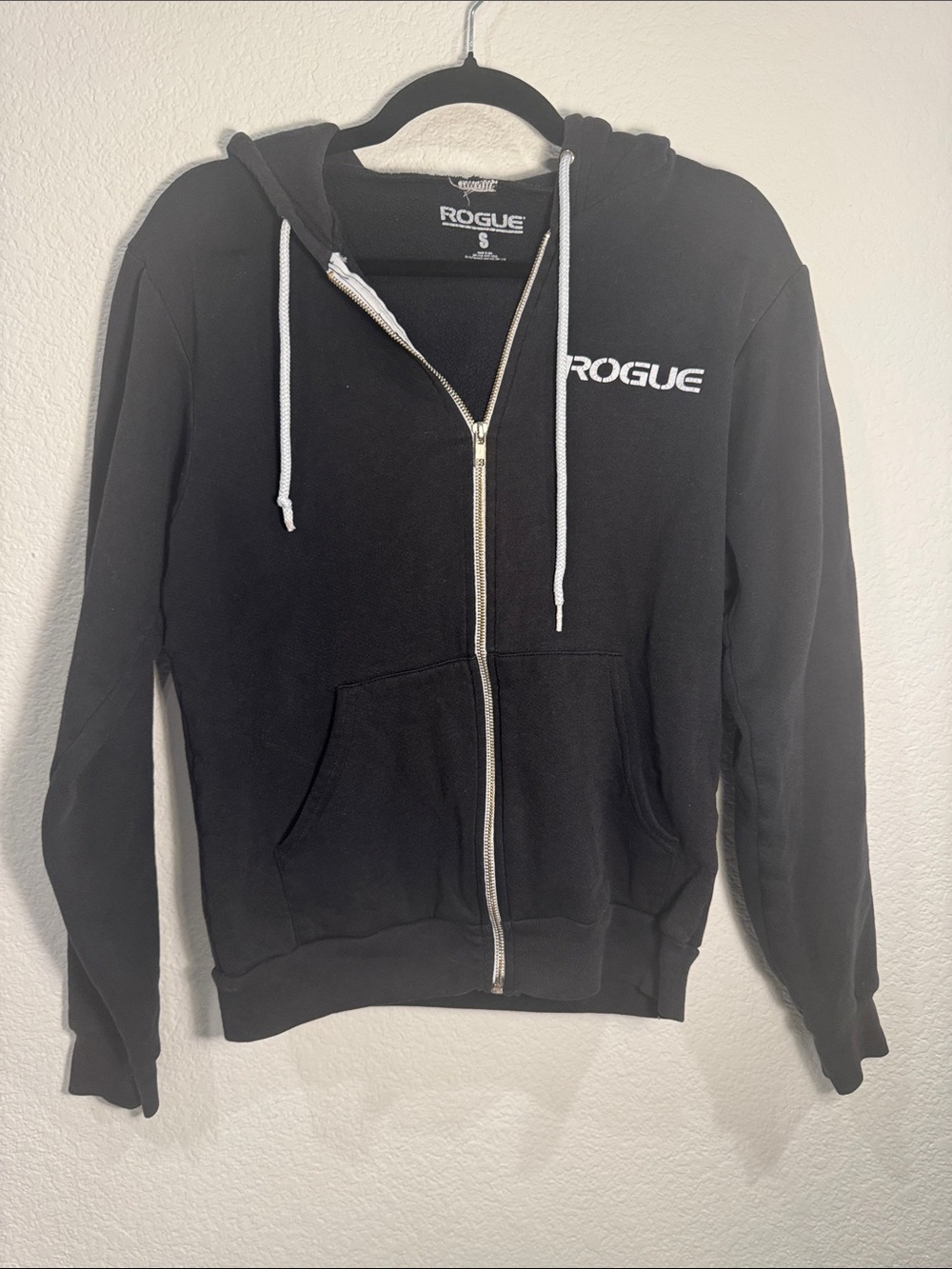 Rogue Fitness Never Forgotten Military Tribute Black Zip Up Hoodie Small